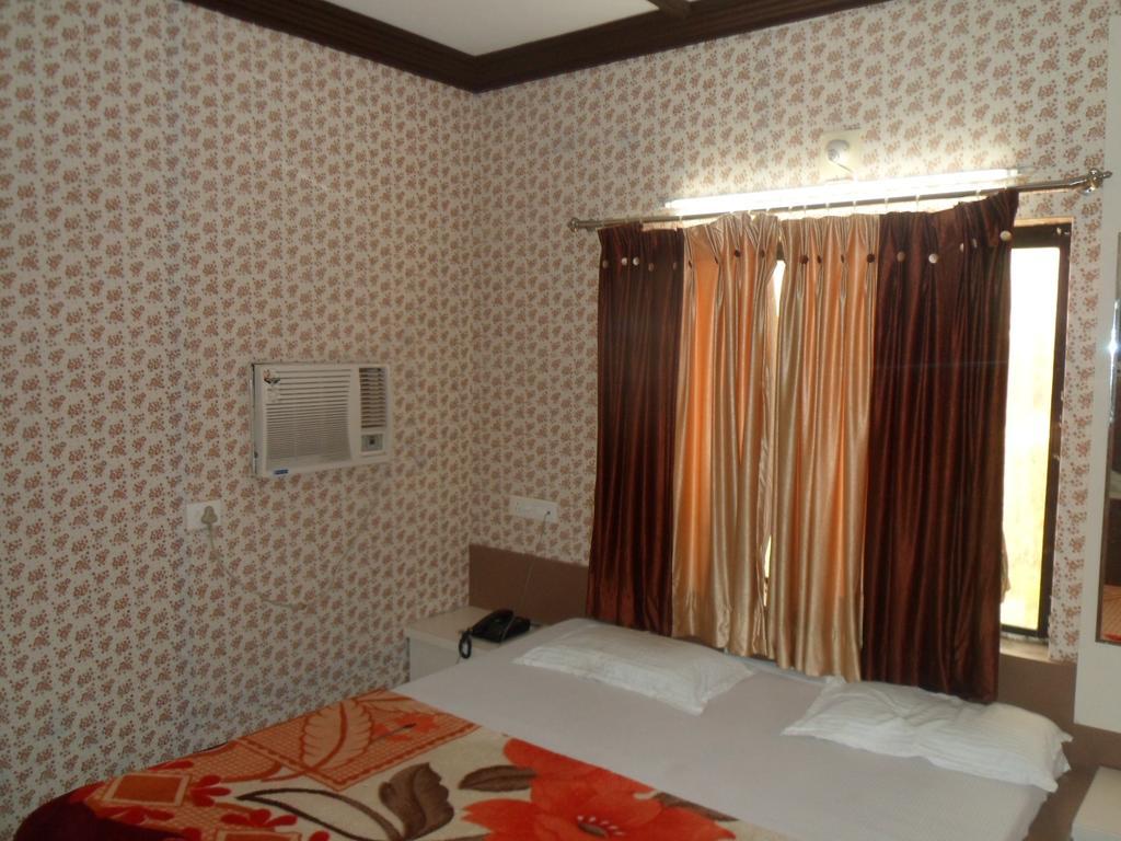 Hotel Raj Palace Dwārka Extérieur photo