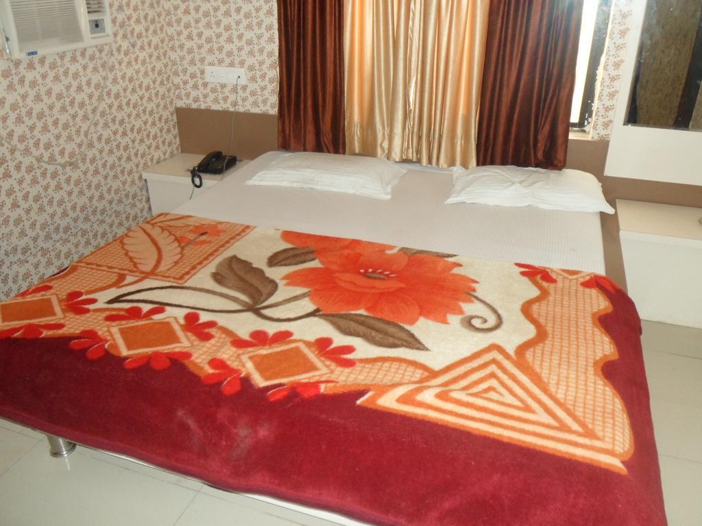 Hotel Raj Palace Dwārka Extérieur photo