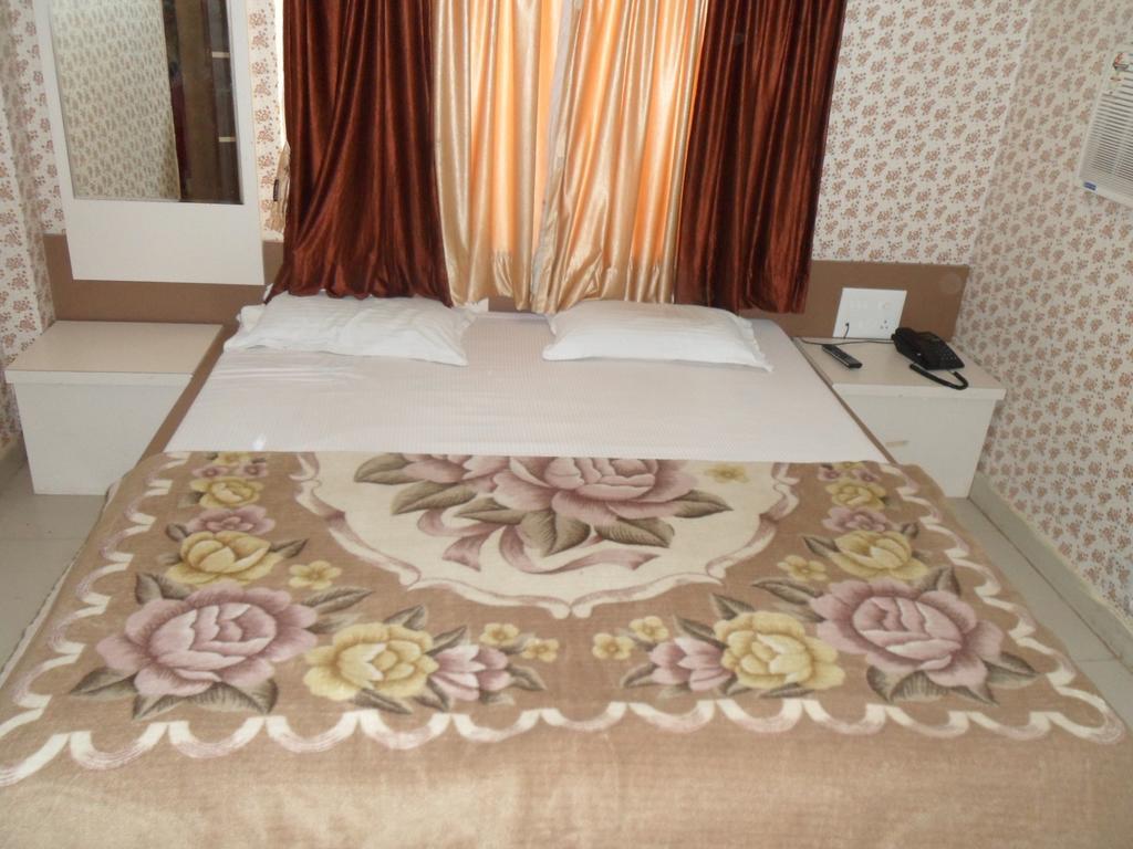 Hotel Raj Palace Dwārka Extérieur photo