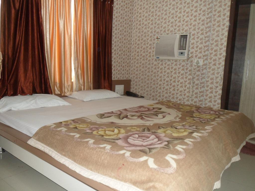 Hotel Raj Palace Dwārka Extérieur photo