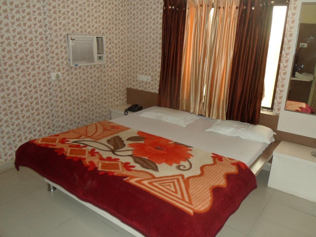 Hotel Raj Palace Dwārka Extérieur photo