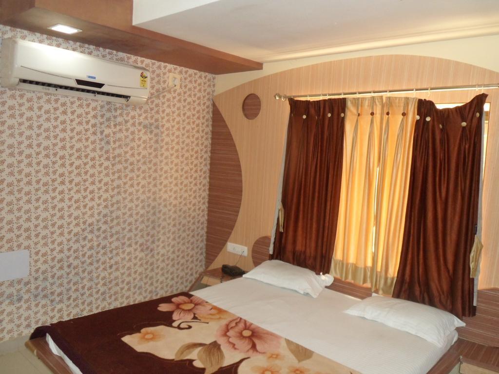 Hotel Raj Palace Dwārka Extérieur photo