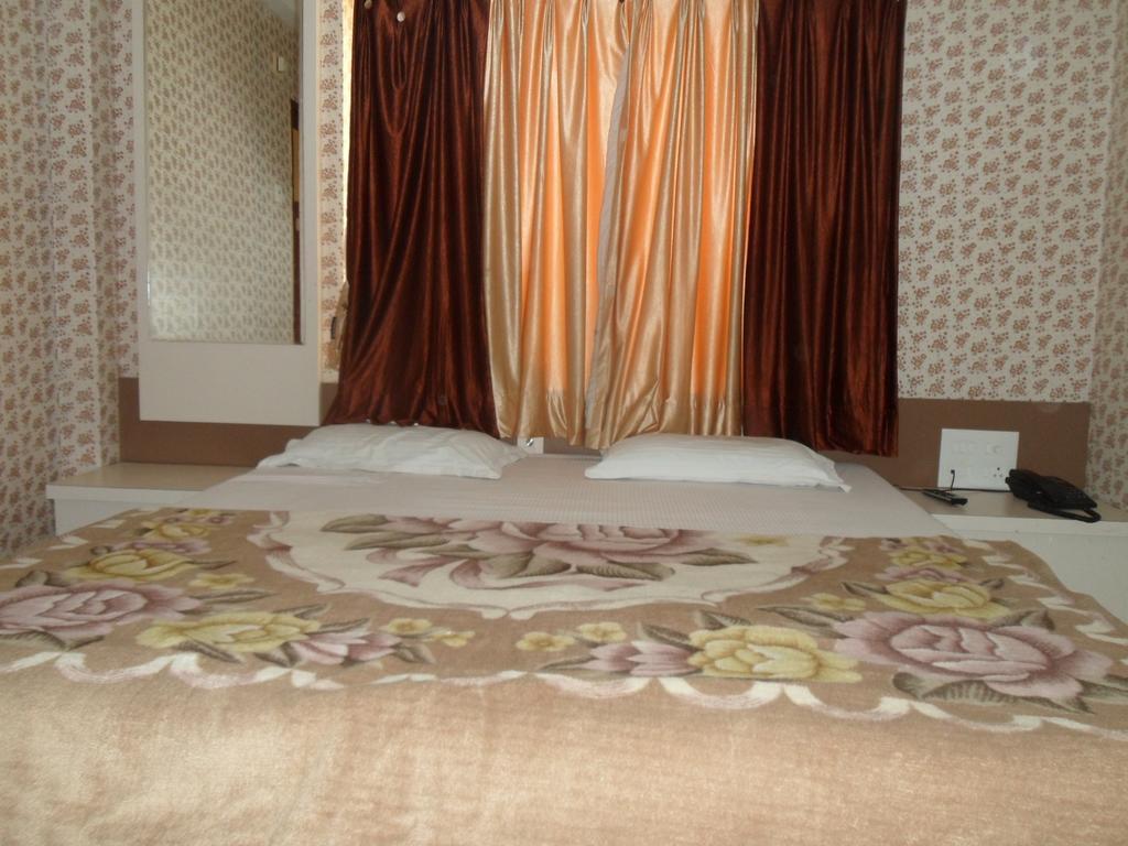 Hotel Raj Palace Dwārka Extérieur photo